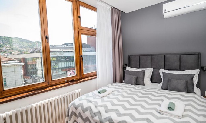 Old Town Apartamento | Modern and Bright Apartments - Main Street