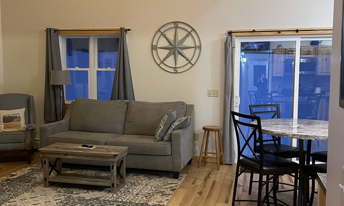 Stowe Area Cabina | modern and bright cabin, beautiful views. close to skiing