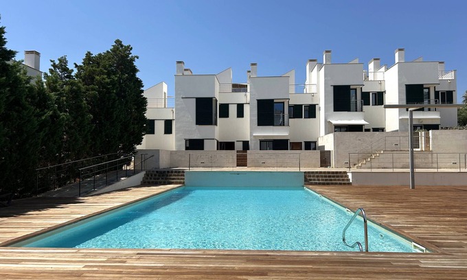 Fornells Chalet De Esquí | Casa moderna y comfortable cerca del mar