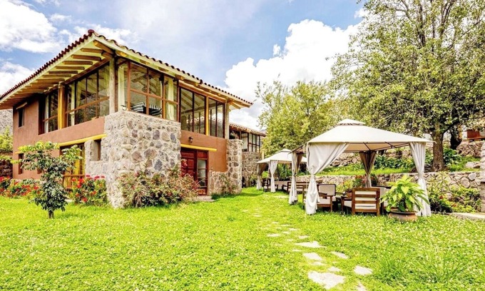 Huaran Casa | Modern and comfortable house with stunning views of the mountains and waterfall.