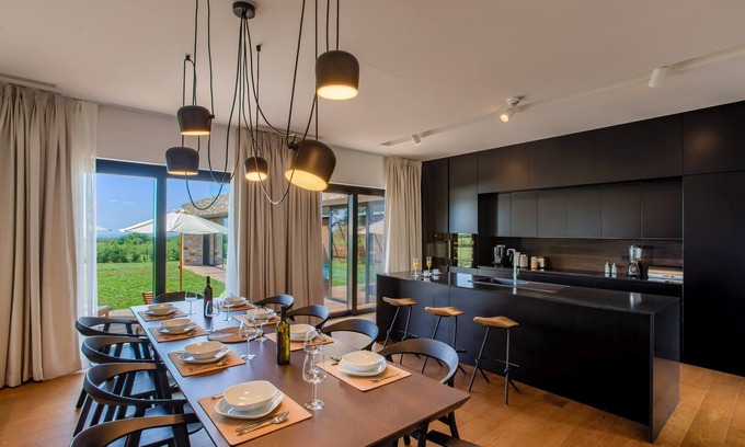 Porec Villa | Villa de diseño moderno y confortable con una impresionante piscina cubierta