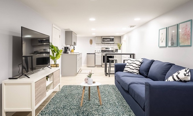 Logan Square Apartamento | Modern and Comfy 1BR Apartment in Logan Square!