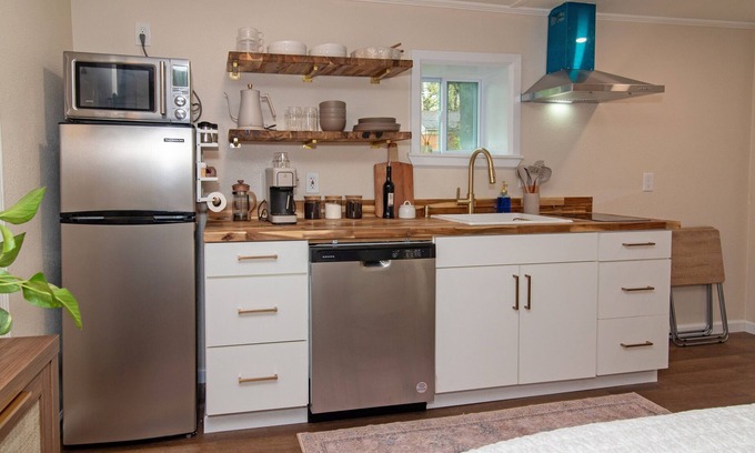 Little Rock Cabaña | Modern and cozy cottage. Spacious and conveniently located near medical center