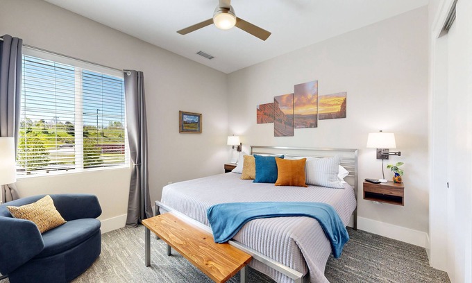 Golden Condominio | Perfect GetAway ~ Near CSM, Downtown, Hiking, Denver 15 mins