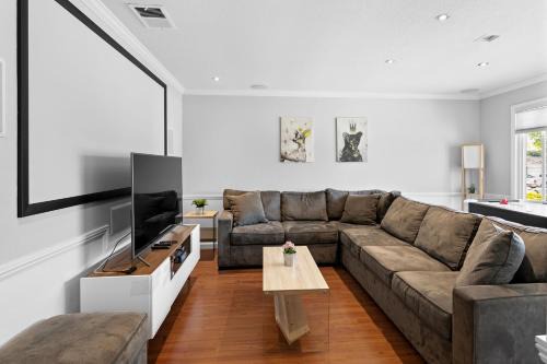 East San Jose Casa | Modern and Elegant 4Br house Near Parks and BART