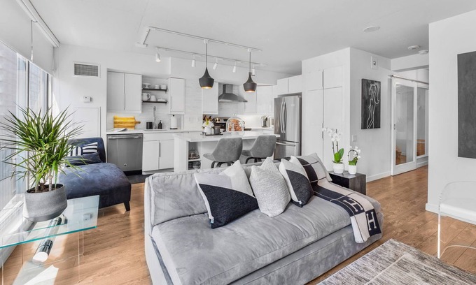 St. Lawrence Apartamento | Modern and Luxurious Condo in the Downtown Core