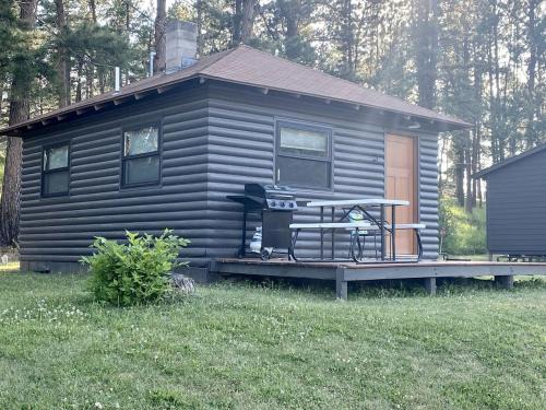 Rapid City Casa | Modern and Picturesque Lake-Side Cabin Located by Mount Rushmore in Rapid City