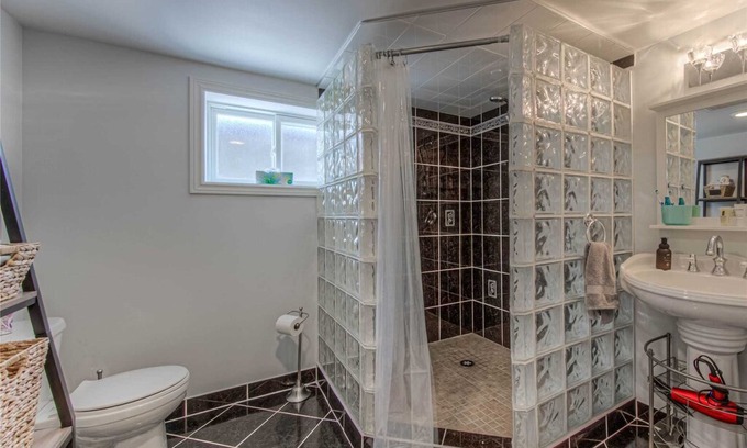 Rosedale Casa | Modern and Sanitized Large Cottage, Hot Tub, BBQ