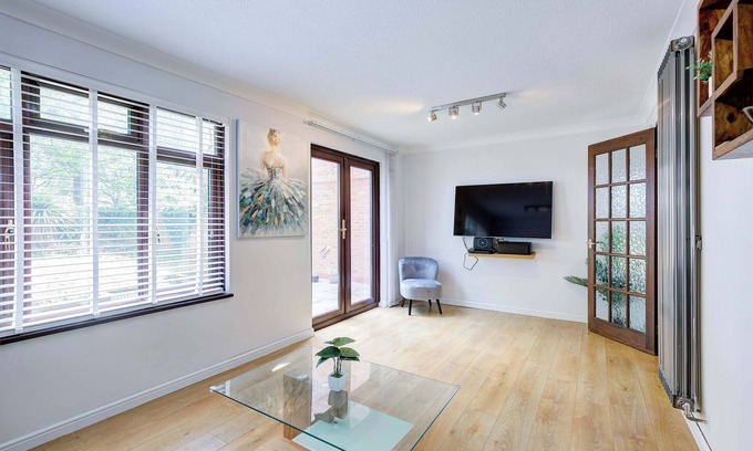 Newborough Casa | Modern and Spacious 3 Bedroom Home in Peterborough