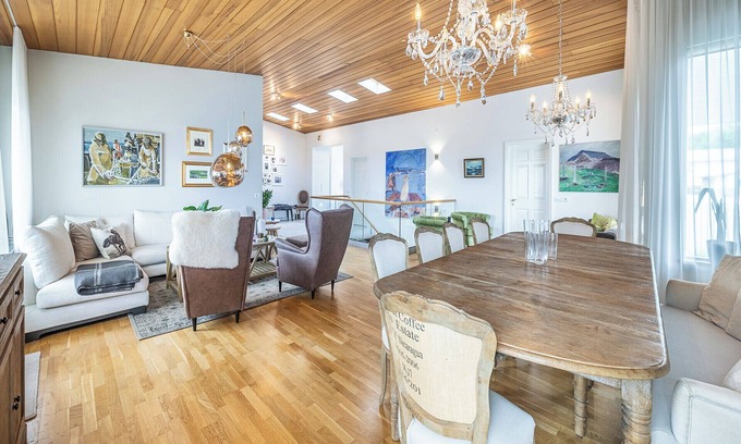 Haaleiti Casa | Modern and Spacious house in Langagerði - Birta Rentals