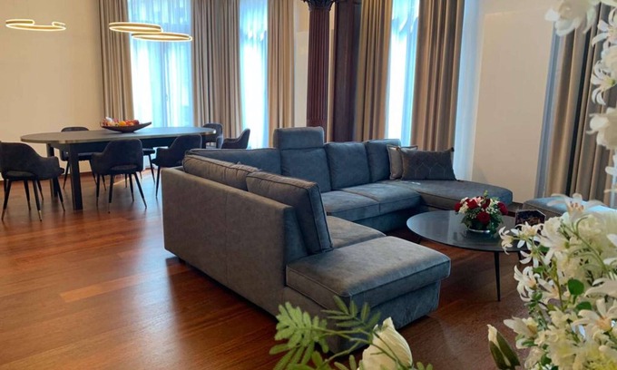 Antwerp Apartamento | Modern and Stylish! Luxury apartment in the center of Antwerp. Private parking and fully serviced.