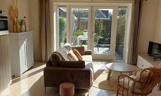 Dirkshorn Casa | Modern and tastefully furnished holiday home for 4 people, free WiFi, ideal base for many trips in the area