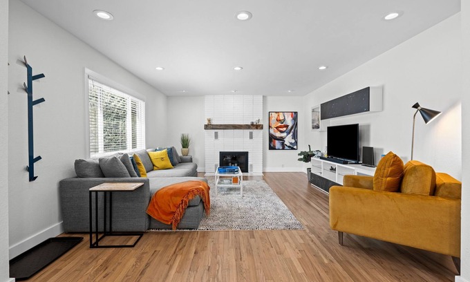 Littleton Casa | Modern and Updated Home - Grill / Patio / Firepit