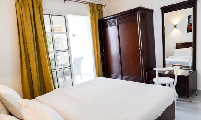 El Hadaba Apartamento | Modern Apartment with swimming pool