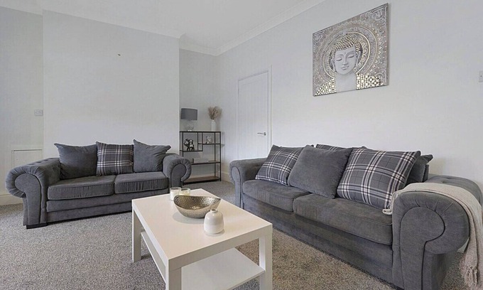 Blyth Casa | Modern Apartment, Near Blyth Coast, Sleeps 5