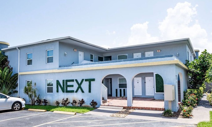 Coral Heights Apartamento | Modern Apartment 1 Mile away from the Beach!