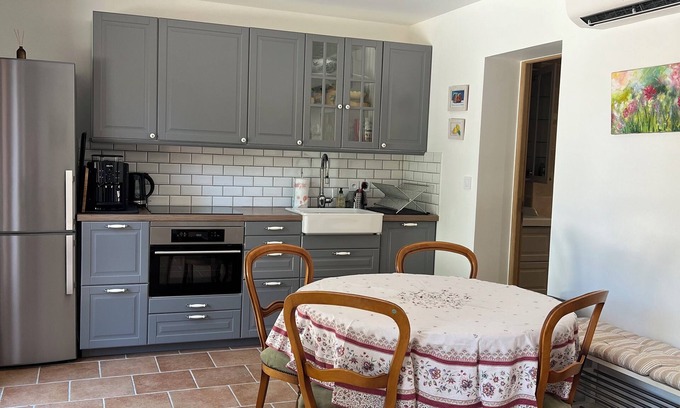 Cotignac Condominio | Modern apartment 10min to walk to the city center WITH swimming pool