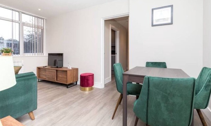 Horsham Apartamento | Modern apartment close to town centre and train station!