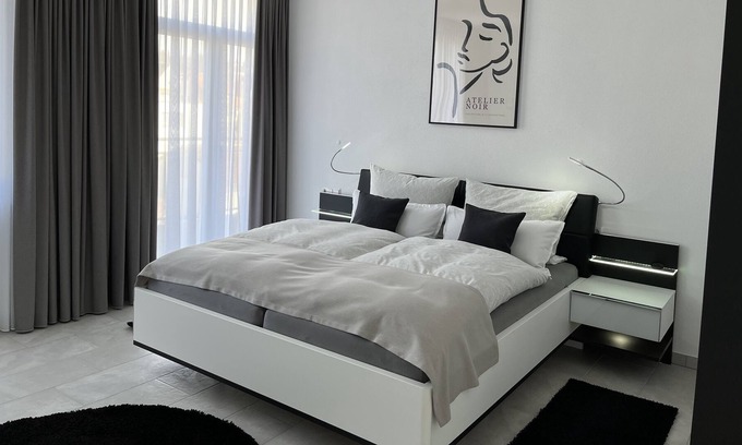 Balingen Apartamento | Modern apartment/holiday home near the city for 2 people.