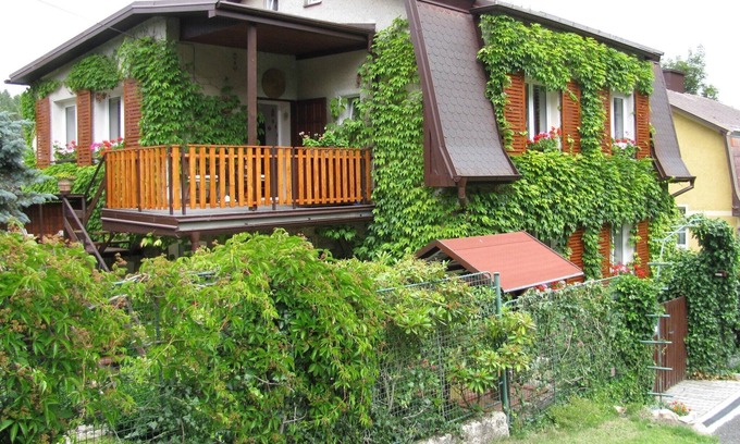 Karlovy Vary Apartamento | Apartamento moderno en Carlsbad con vistas al jardín