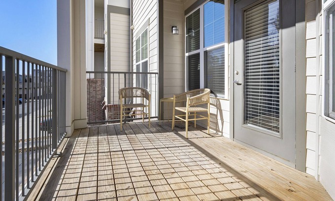 Paw Creek Apartamento | Modern Apartment in Prime Location (ID1200X654)