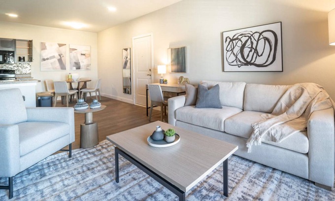 Powdersville Apartamento | Modern Apartment in Prime Location (ID8624X16)