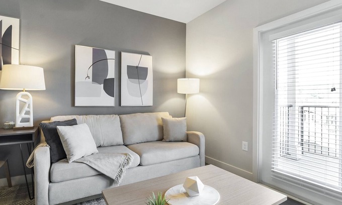 Powdersville Apartamento | Modern Apartment in Prime Location (ID9219X15)