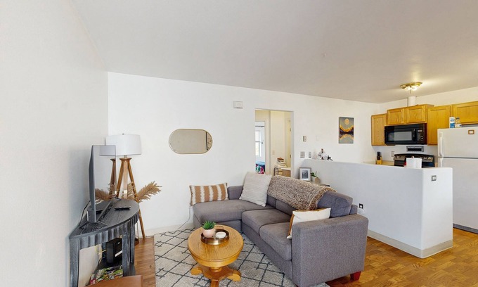 North Star Apartamento | Modern apartment in convenient midtown location with WiFi & full kitchen