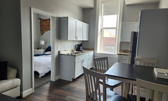 Iola Apartamento | Modern Apartment in Iola located on the Square “Blue”