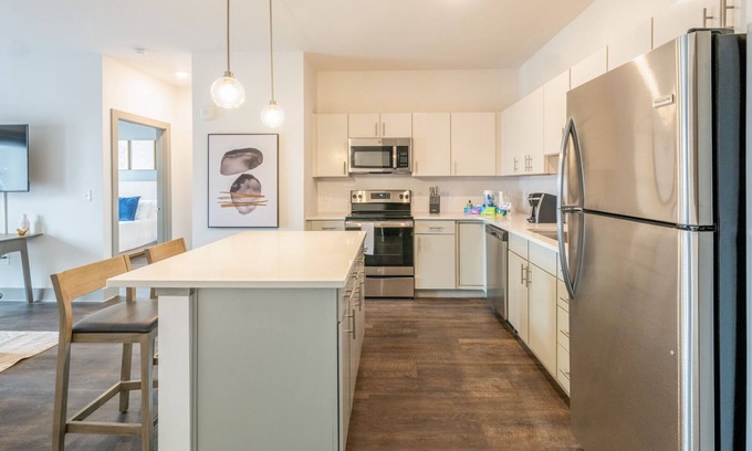 Merry Oaks Apartamento | Modern Apartment in Prime Location (ID7707X96)