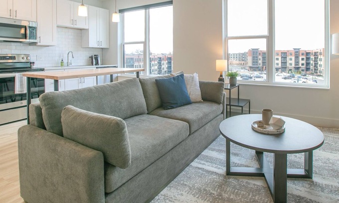 Blue Ash Apartamento | Modern Apartment in Prime Location (ID7158X72)