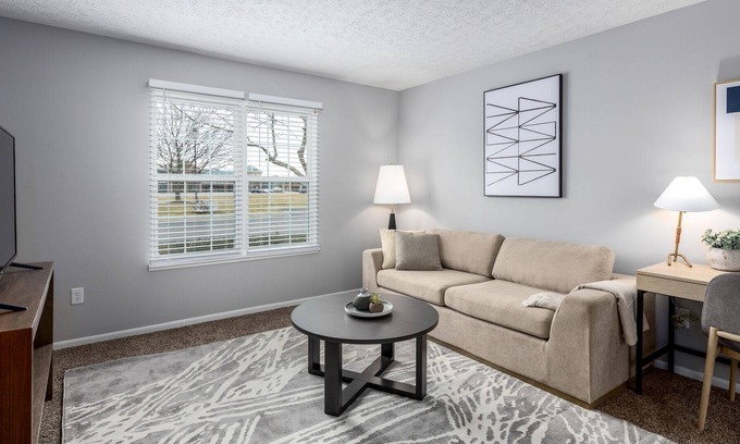 Lewis Center Apartamento | Modern Apartment in Prime Location (ID9104X76)