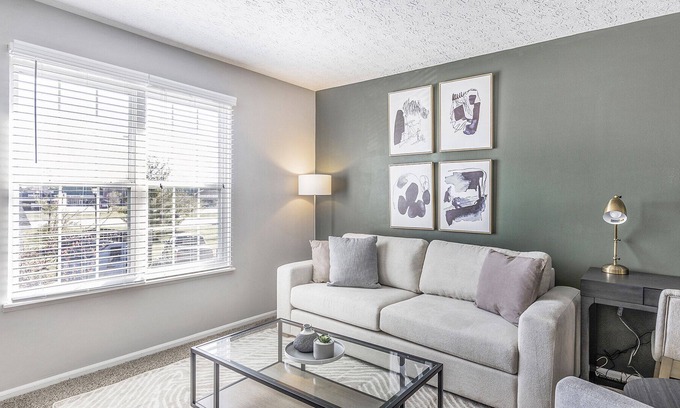 Lewis Center Apartamento | Modern Apartment in Prime Location (ID9303X46)