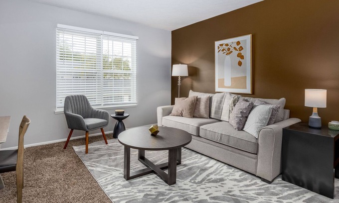 Lewis Center Apartamento | Modern Apartment in Prime Location (ID7750X07)
