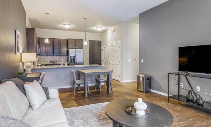 Minnetonka Apartamento | Modern Apartment in Prime Location (ID4080X59)