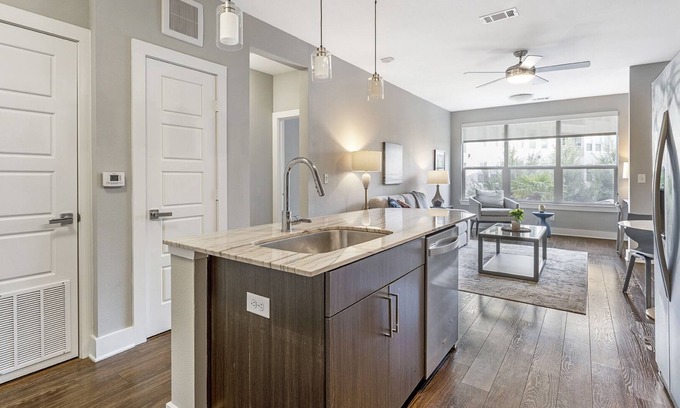 Mueller Apartamento | Modern Apartment in Prime Location (ID5804)