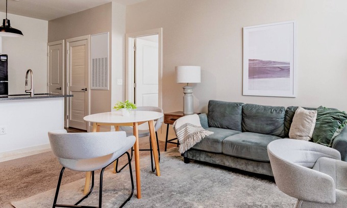 Toledo Apartamento | Modern Apartment in Prime Location (ID8148X1)