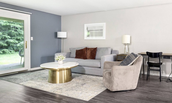 Avon Apartamento | Modern Apartment in Prime Location (ID7450X1)