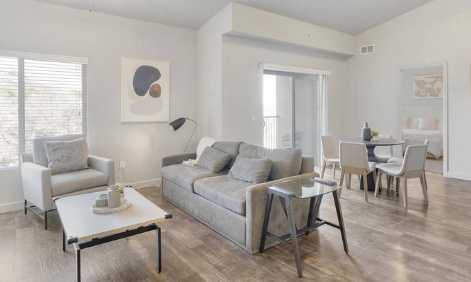Magna Apartamento | Modern Apartment in Prime Location (ID2951X44)