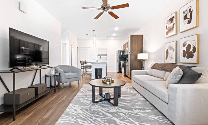 Riverview Apartamento | Modern Apartment in Prime Location (ID7943X51)
