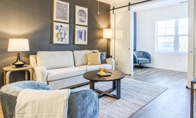 Riverview Apartamento | Modern Apartment in Prime Location (ID8141X02)