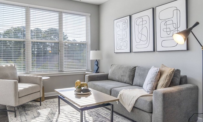 Chapel Hill Apartamento | Modern Apartment in Prime Location (ID9798X32)