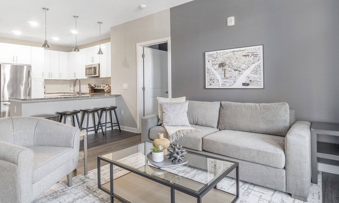 Chapel Hill Apartamento | Modern Apartment in Prime Location (ID1004X252)