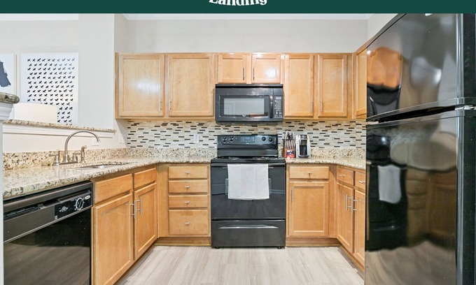 Greensboro Apartamento | Modern Apartment in Prime Location (ID5864X01)