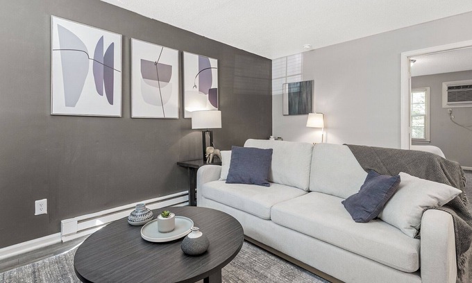 Greensboro Apartamento | Modern Apartment in Prime Location (ID1170X559)