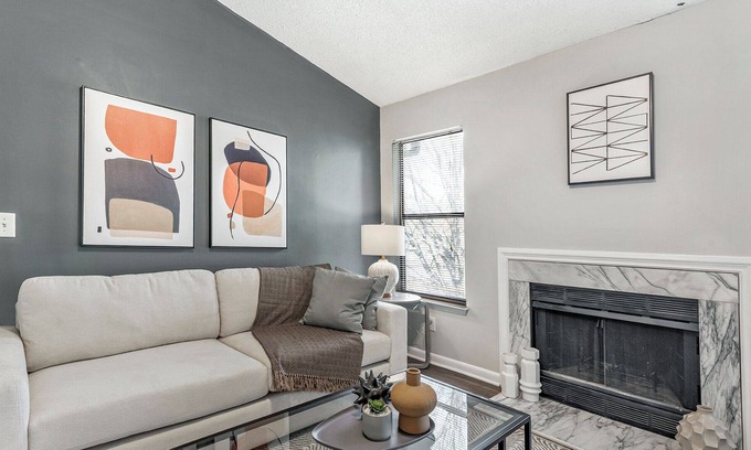 New Irving Park Apartamento | Modern Apartment in Prime Location (ID9063X29)