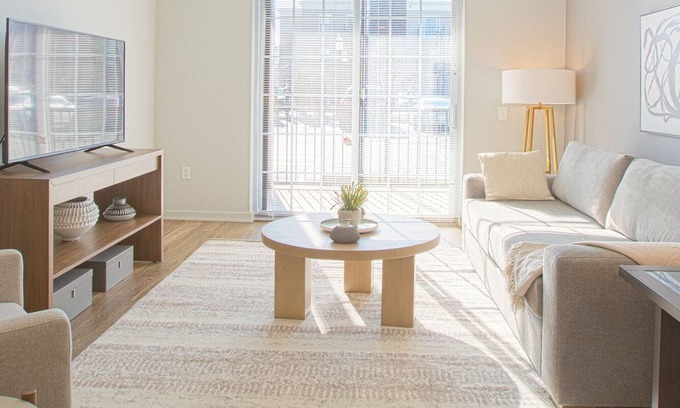 Grove City Apartamento | Modern Apartment in Prime Location (ID8664X37)