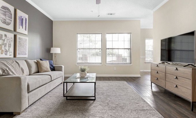 Jamestown Apartamento | Modern Apartment in Prime Location (ID1165X915)
