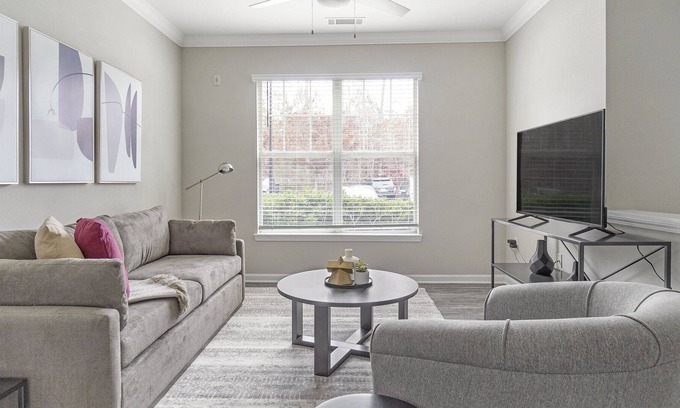 Raleigh Apartamento | Modern Apartment in Prime Location (ID1210X206)