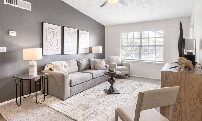 Plant City Apartamento | Modern Apartment in Prime Location (ID9478X34)